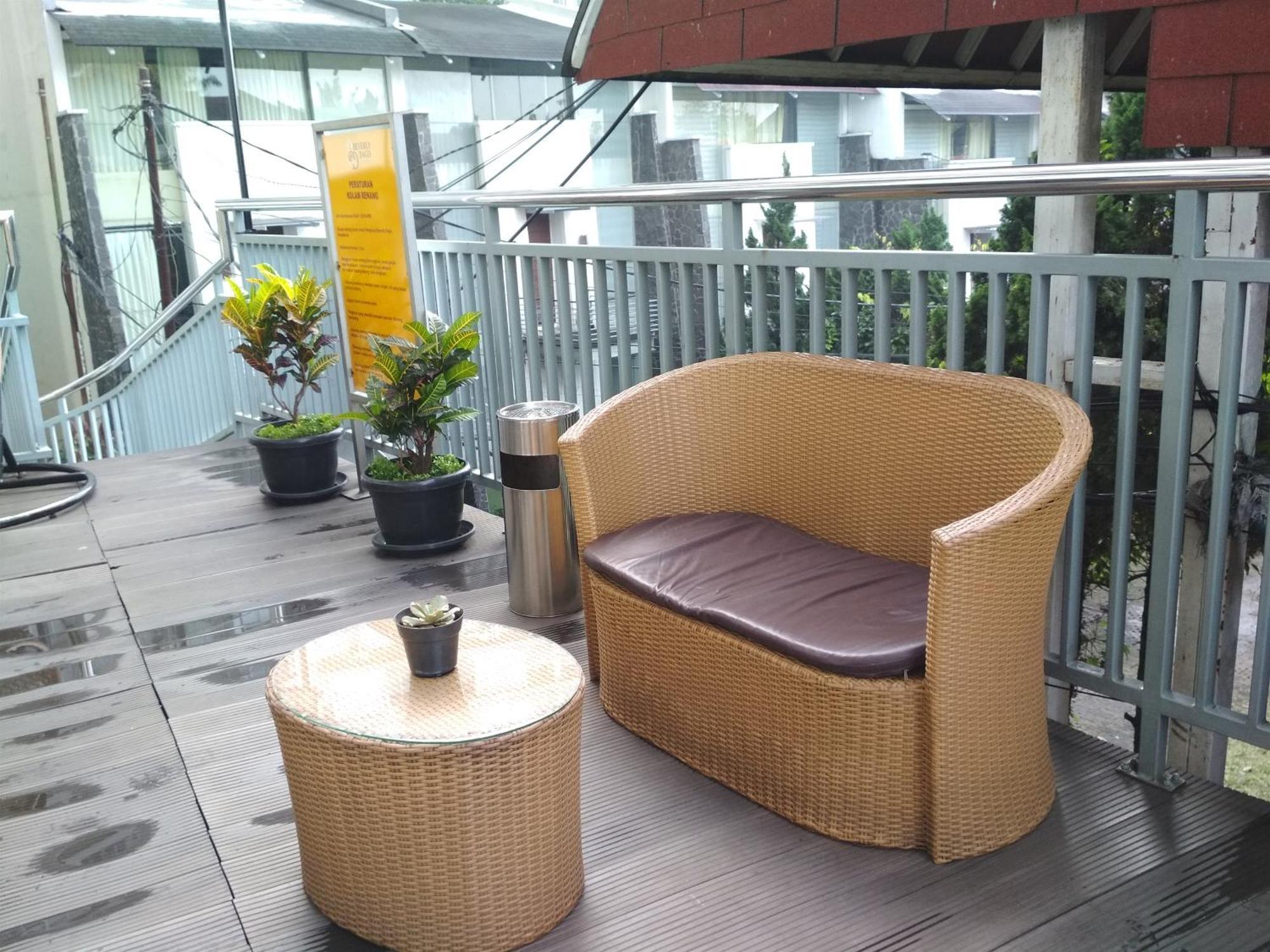 Simply And Comfy Studio Room Apartment Beverly Dago By Travelio Bandung Buitenkant foto